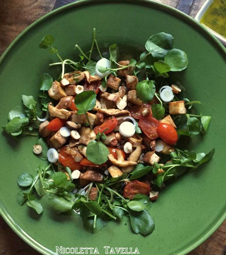 Lukewarm salad with watercress, tofu, buckwheat & shiitake