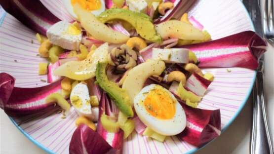 Easter salad with radicchio, pear, cashews and avocado