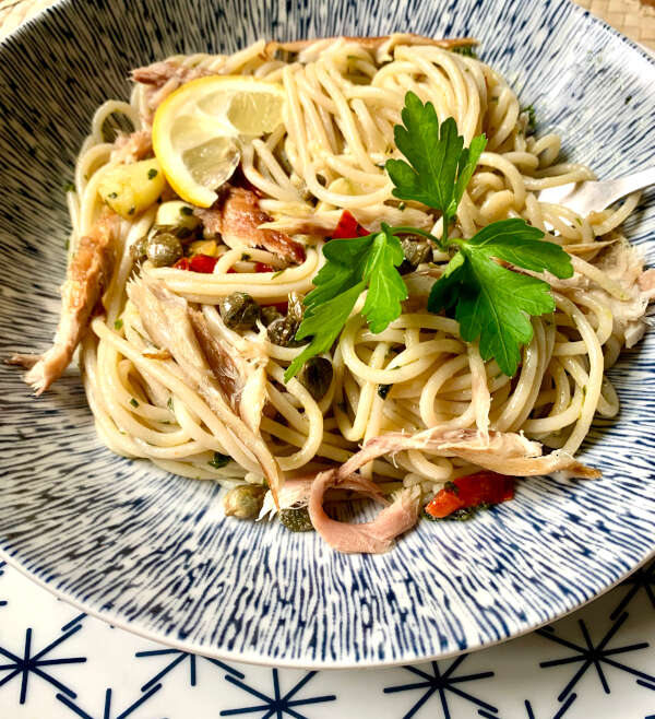 Spaghetti with lemon, smoked mackerel and chilli