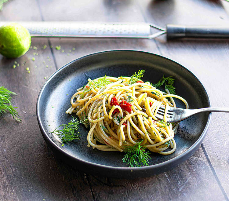 Spaghetti with butter, anchovy and dill