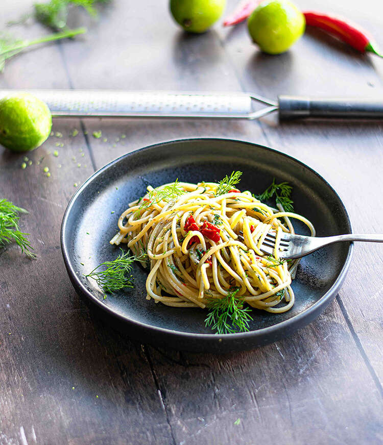 Spaghetti with butter, anchovy and dill
