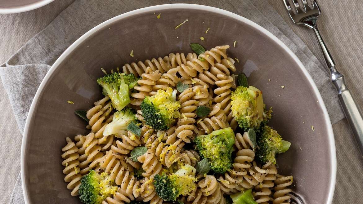 World Pasta Day: spelt pasta with lemon and broccoli