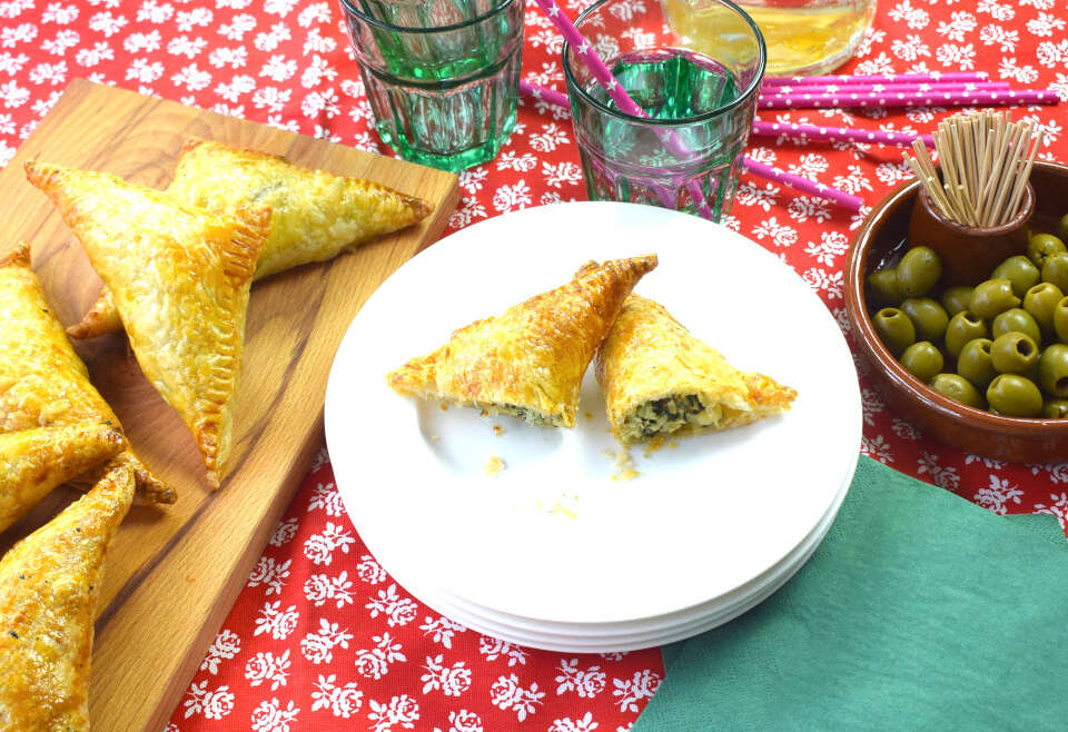 Puff pastry triangles stuffed with spinach and fish